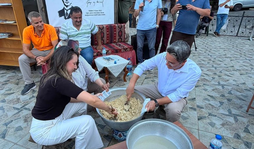 Şenlikte Gelenek, Lezzet ve Vefa Bir Aradaydı: Kemaliye Helvası Büyük İlgi Gördü
