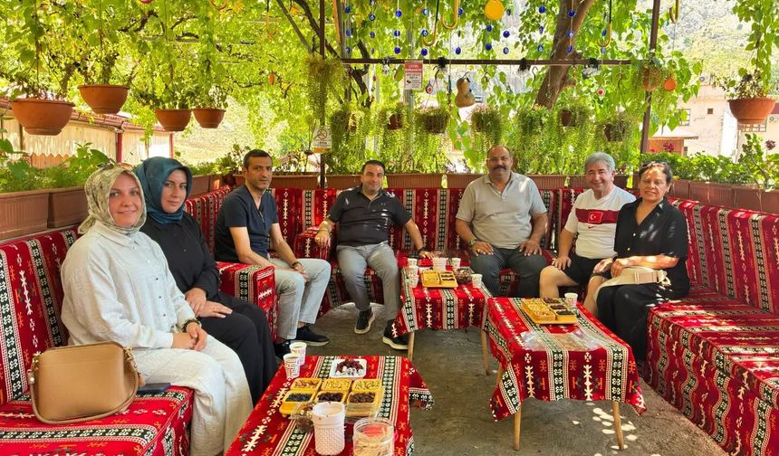 İki İlçenin Başkanları Kemaliye'de Bir Araya Geldi