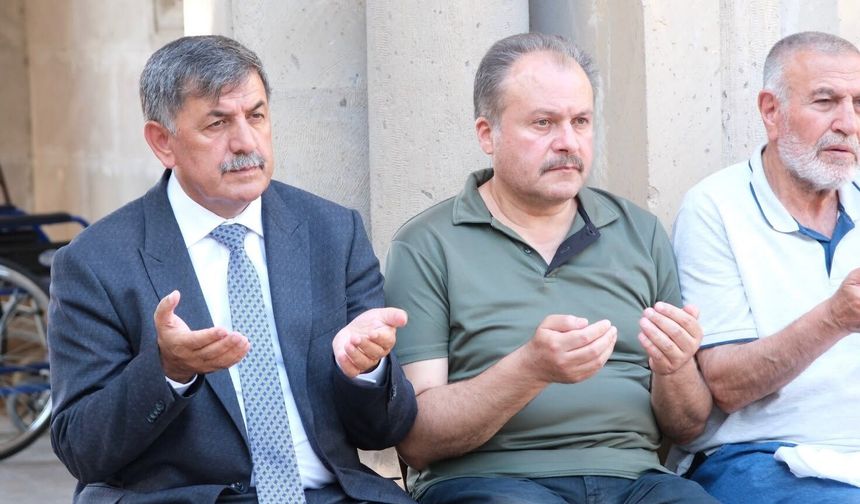 Erzincan, Mihrali Aksu'yu Unutmadı! Kabri Başında Duygu Dolu Anma