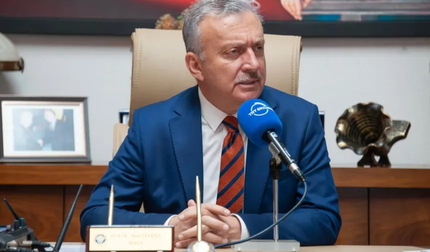 Rektör Levent, aday öğrencilere EBYÜ’nün imkânlarını anlattı