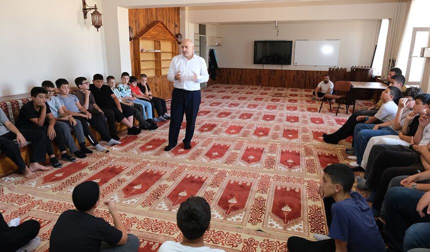 Erzincan Yaz Kur’an Kursu Öğrencilerine Dijital Dünyada Bilinçli Yaşam Rehberi