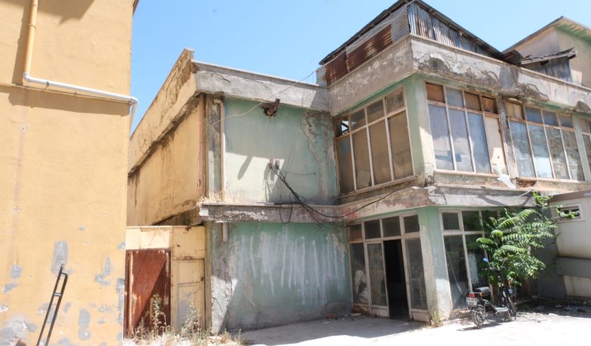 Erzincan'ın Kalbindeki 50 Yıllık Çarşı Alarm Veriyor!
