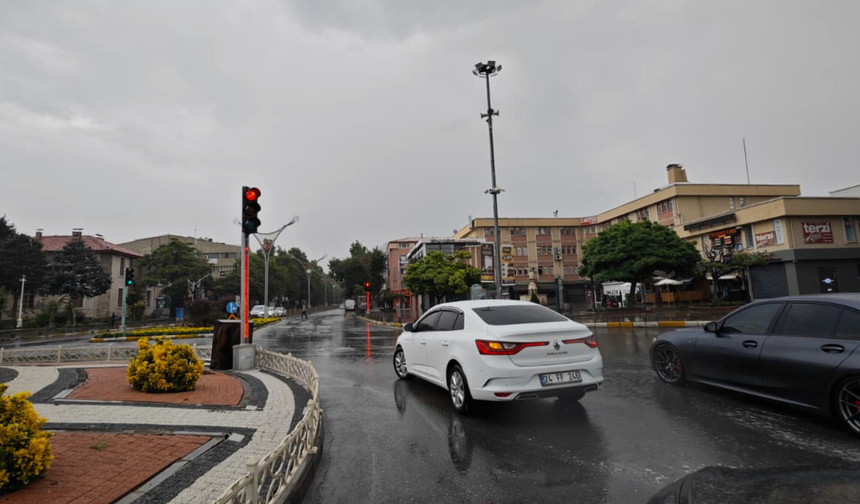 Erzincan Pazar Sabahına Yağmurla Uyandı