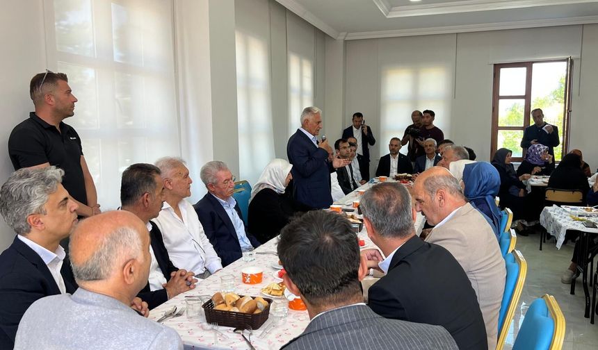 Baba Ocağında Vefa Buluşması: Binali Yıldırım Erzincan'da Dualar ve Gönül Sofrasında Hemşehrileriyle Bir Araya Geldi