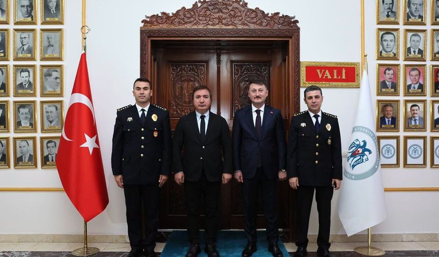 Başarıları Karşılıksız Kalmadı: Vali Aydoğdu’dan İki Emniyet Müdürüne Başarı Belgesi
