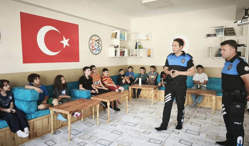Vali 'nin Talimatıyla Emniyetten Öğrencilere Bilgilendirme