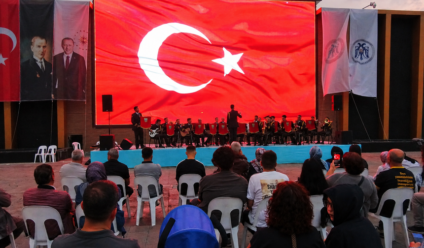 Erzincan’da 30 Ağustos Coşkusu Dörtyol Meydanı’nı Sardı