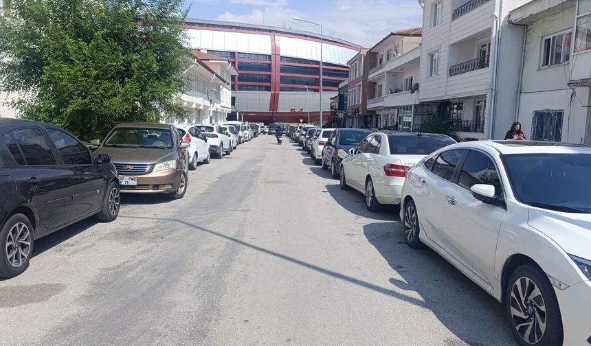 Erzincan’da Kritik Sokak Uyarısı: Ambulansın Bile İlerlemesi Zorlaşıyor