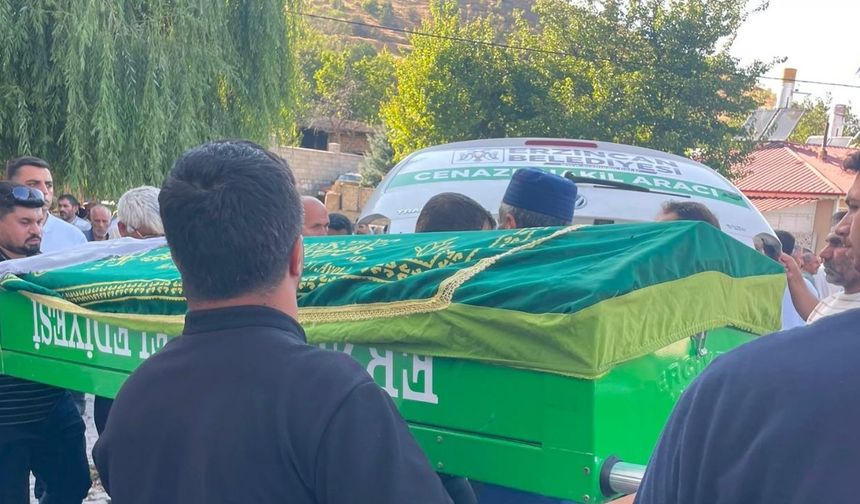 Erzincan’da Yürek Yakan Kayıp: Şehit Annesi Zinnet Mutlu Son Yolculuğuna Uğurlandı