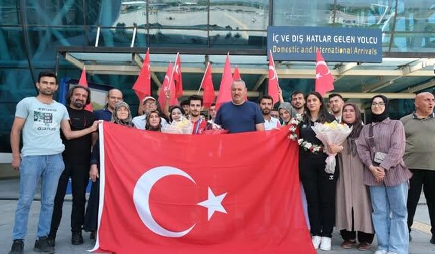 Avrupa’yı Fethetti, Erzincan’da Omuzlarda Karşılandı!