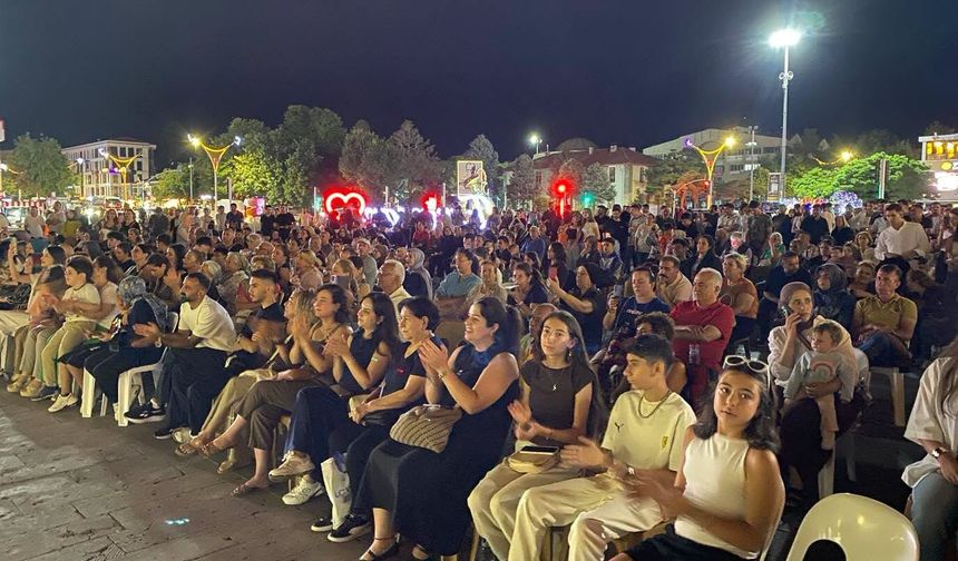 Simge Şahin'den Erzincan'da Unutulmaz Performans