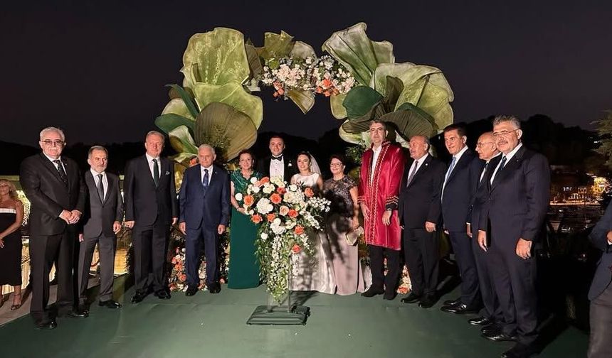 Erzincan’ın Tanınan İsminin Ailesinde Düğün Sevinci!