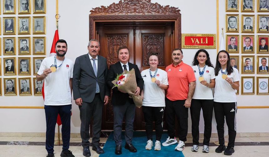 Erzincan’ın altın çocukları gururla karşılandı