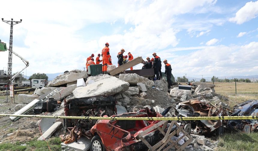 Erzincan’da deprem alarmı! 207 araç ve 1.052 personel sahaya indi