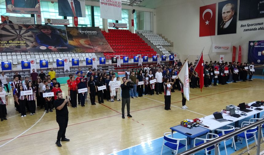 Erzincan’da Dart Şöleni Başladı! 24 İlden 500 Sporcu Hedef Tahtasında