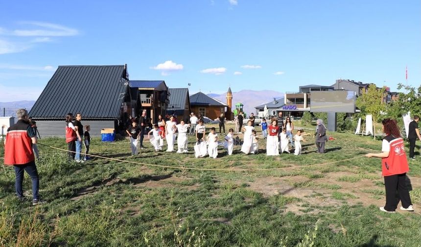 Erzincan'da Ekranlar Susturuldu, Aileler Birbirine Yaklaştı