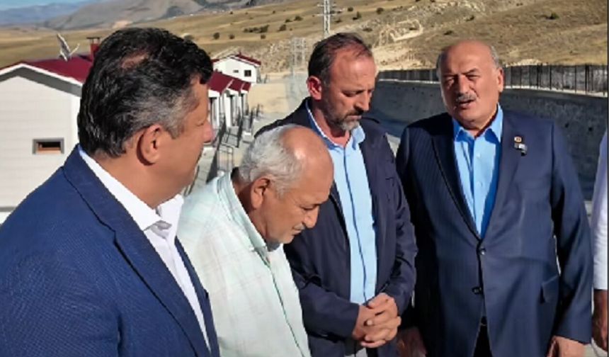 Erzincan'da Kaya Düşmesi Riskiyle Taşınmışlardı, Şimdi Yeni Evlerine Kavuşuyorlar