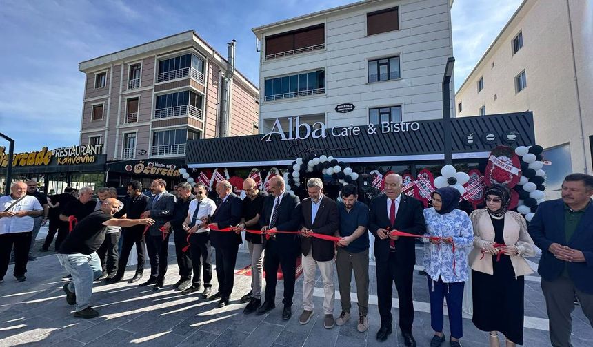 Erzincan’da Yeni İşletme Hizmete Girdi! Açılışa Protokol ve Siyasilerden Yoğun Katılım