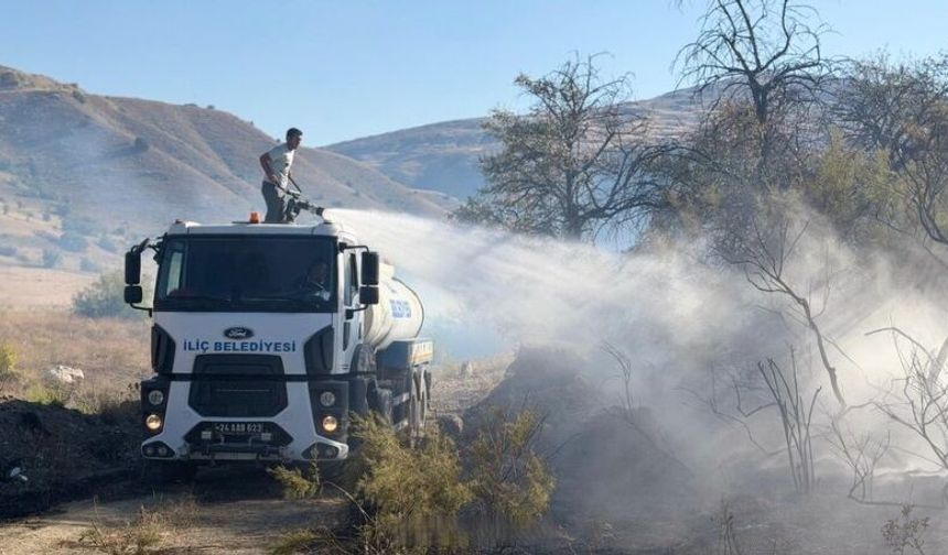 Erzincan’da Köy Yangını! Ekipler Seferber Oldu