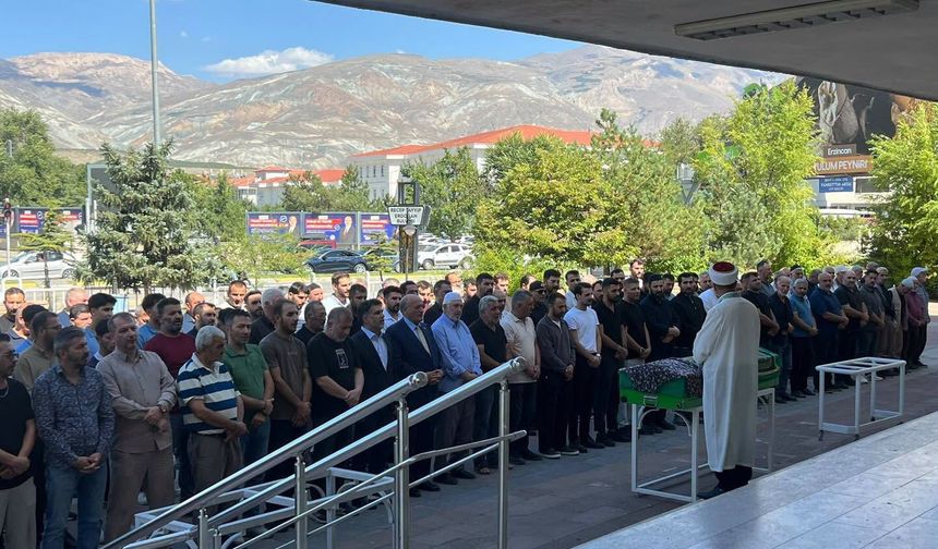 Erzincan’ın Değerli Bakır Ustası Son Yolculuğuna Uğurlandı