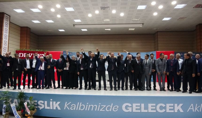 MHP Erzincan’da Kongre Rüzgârı: Özarslan Yeniden Başkan