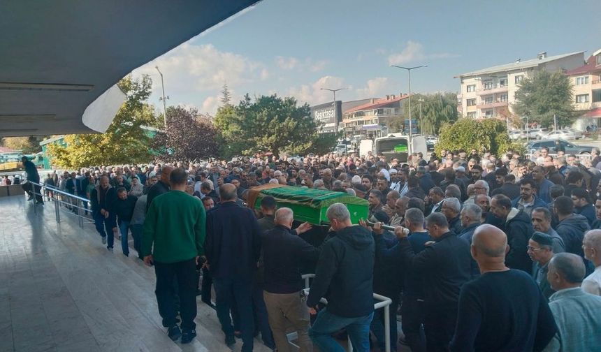 Erzincan Eğitim Camiasının Acı Günü: Esma Sonat Son Yolculuğuna Uğurlandı