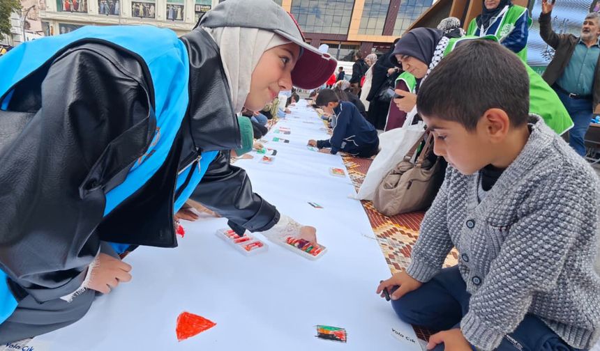 Erzincan’da Filistinli Çocuklar İçin Çizdiler