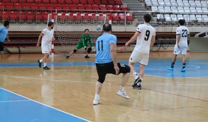 Erzincan'da Kamu Spor Oyunları Futsal İl Birinciliği Başladı