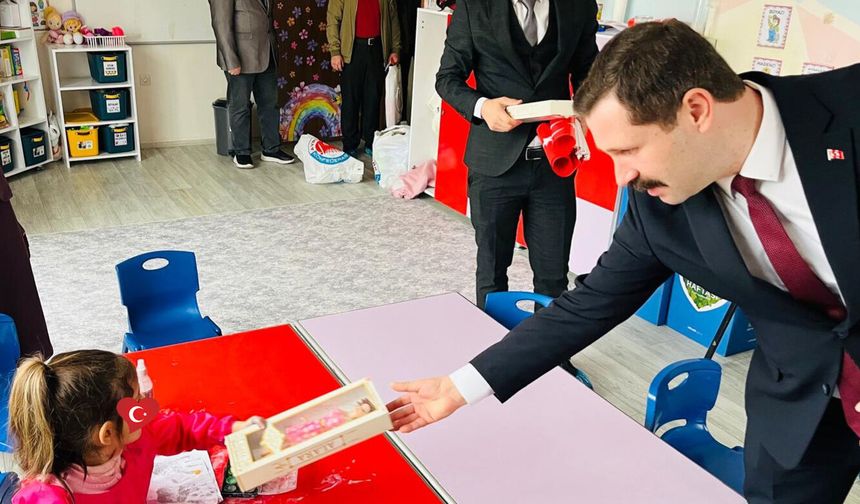 Erzincan’da Minik Yüreklere Türk Bayrağı ve Oyuncak Sürprizi