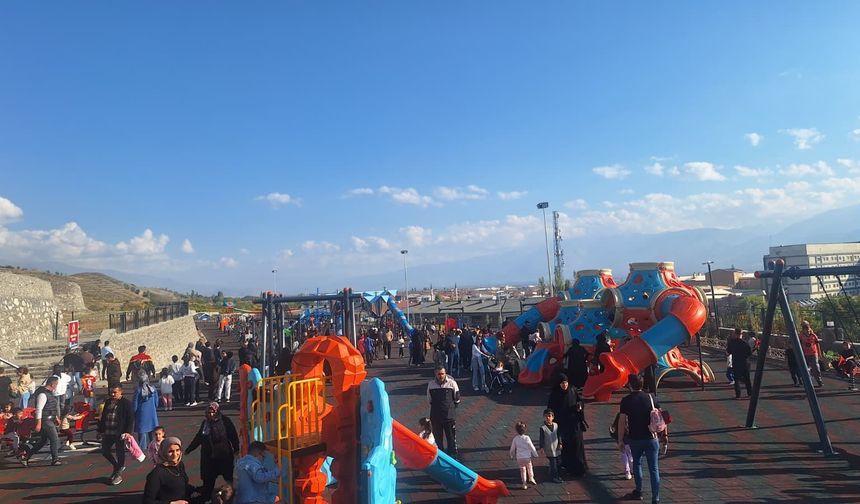 Erzincan’da Oyun Parkı Doldu Taştı