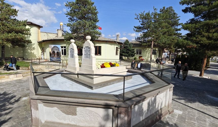 Erzincan'da Türbe Yenilenerek Ziyarete Açıldı