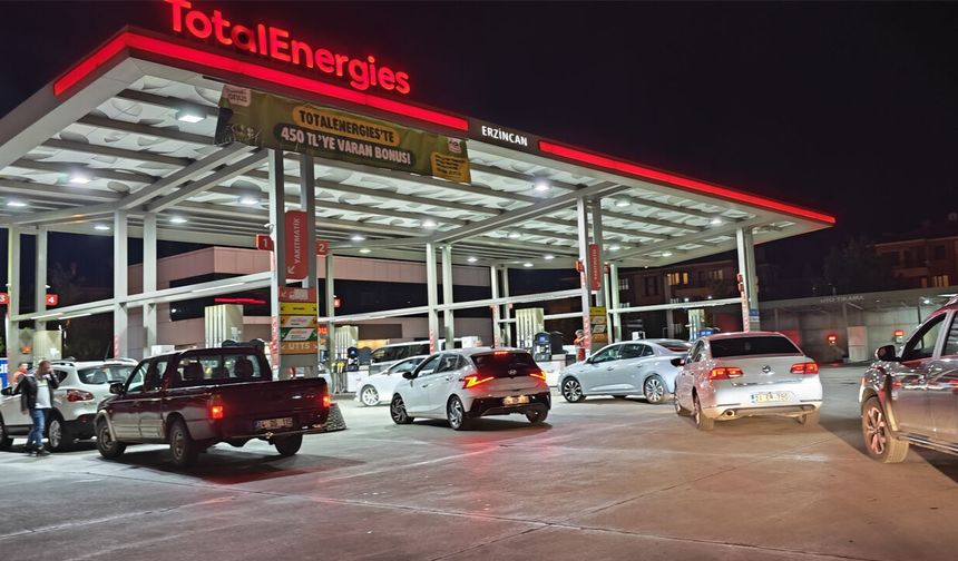 Erzincan’da Zam Öncesi Akaryakıt İstasyonlarında Yoğunluk! Fiyatlar Böyle Değişti...