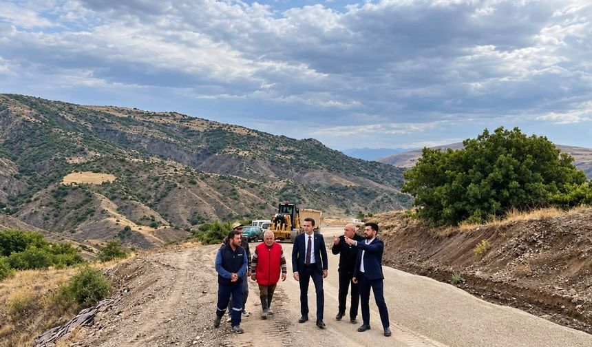 Erzincan'da Leventpınar Köyünün Yolu Yapılıyor...