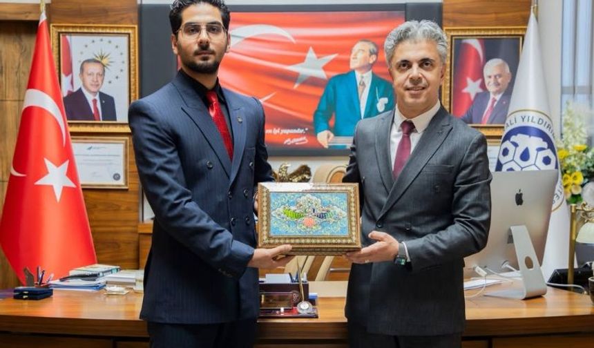 Hadi Ghodsi’den Rektör Kuyrukluyıldız’a Tarihî Hediye