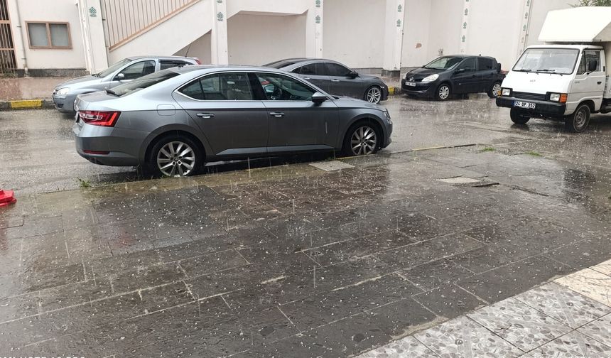 Sonbahar Yağmuru Doluya Dönüştü: Erzincan’da Kuvvetli Sağanak Alarmı!