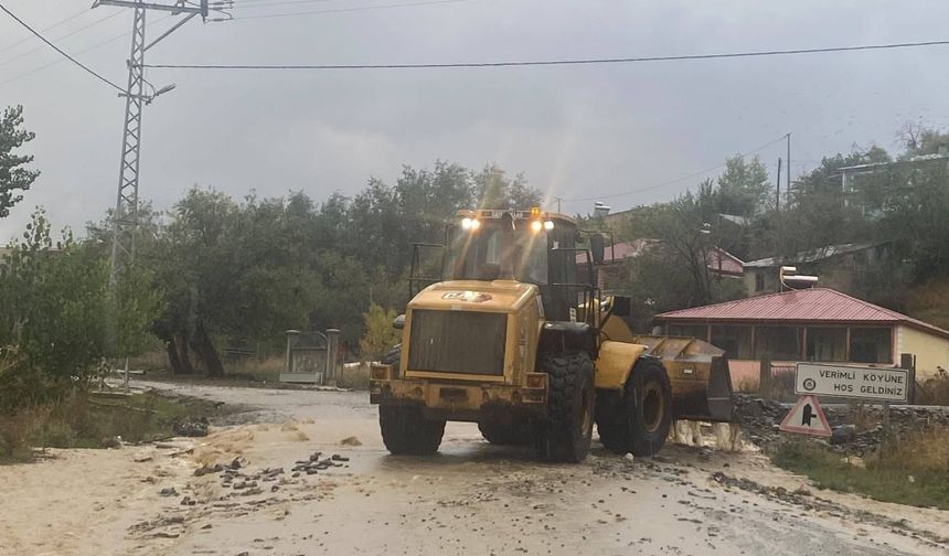 Çayırlı Verimli Köyünü sel vurdu