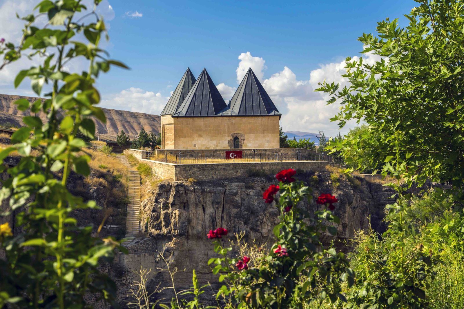 Erzincan Kemah Sultan Melik