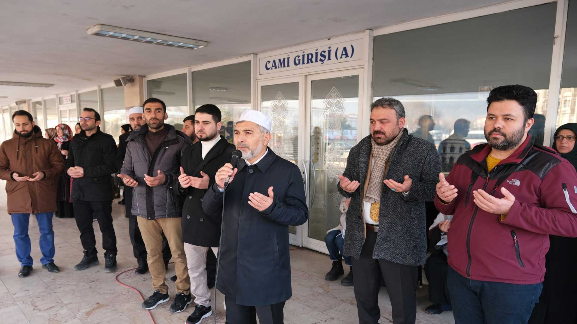 Erzincan’da Umre Yolcuları Dualar Eşliğinde Yola Çıktılar3