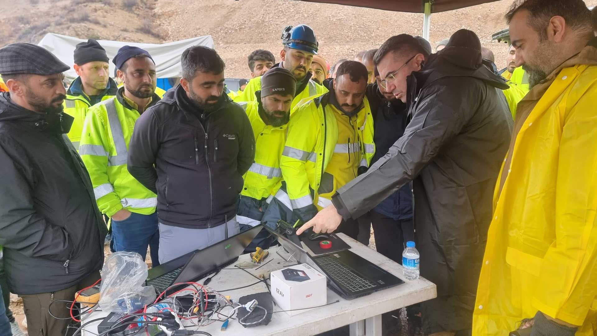 İliç'te Toprak Altında Kalan 9 Işçiyi Arama Kurtarma Çalışmaları Havadan Görüntülendi