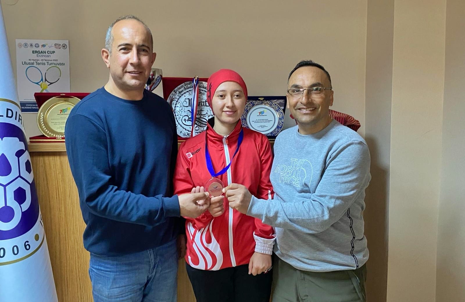 Erzincanlı özel sporcu Ayşe Kader'in uluslararası başarısı, gururla kutlanıyor!