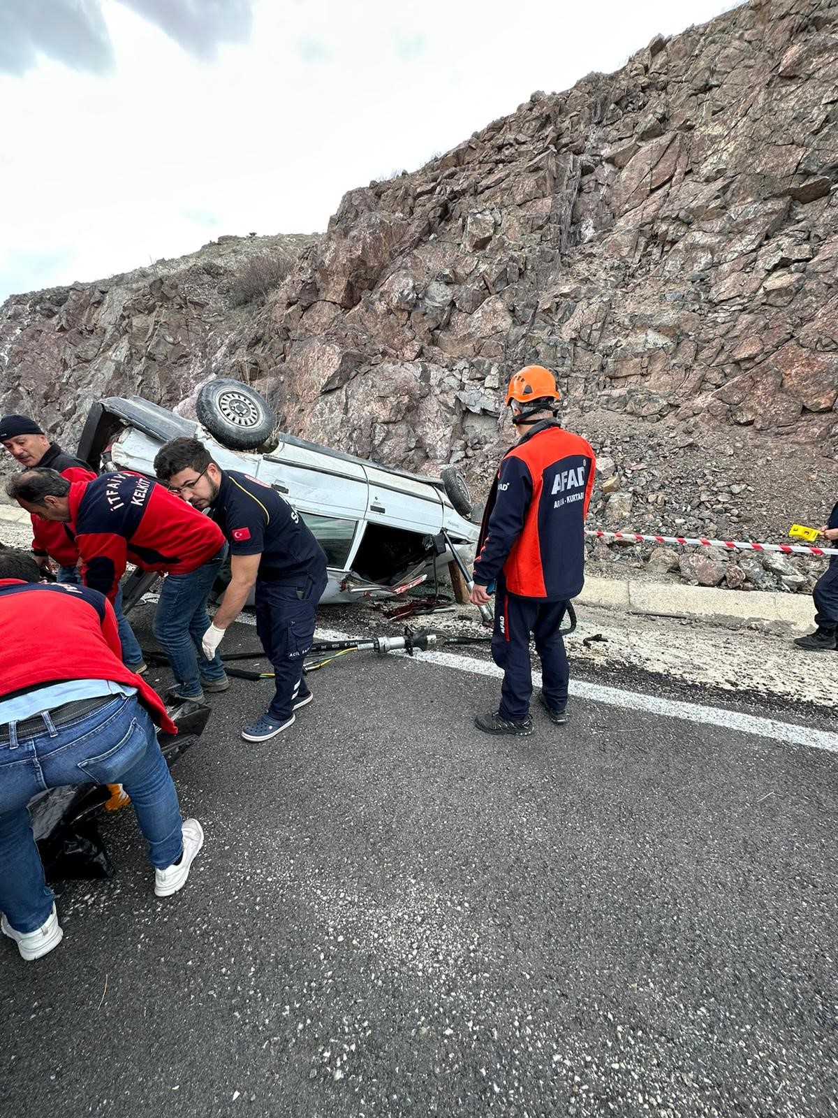 Erzincan’da Trafik Kazası! Otomobil Takla Attı 1 Ölü 1 Yaralı3