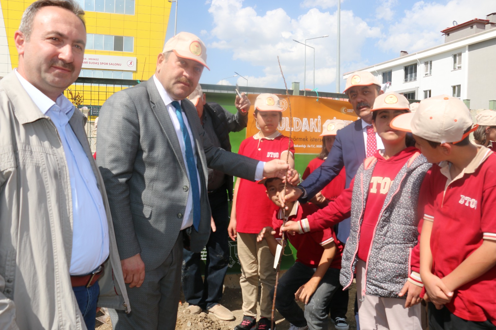 Okuldaki Çiftlik Projesi Hayata Geçirildi (1)