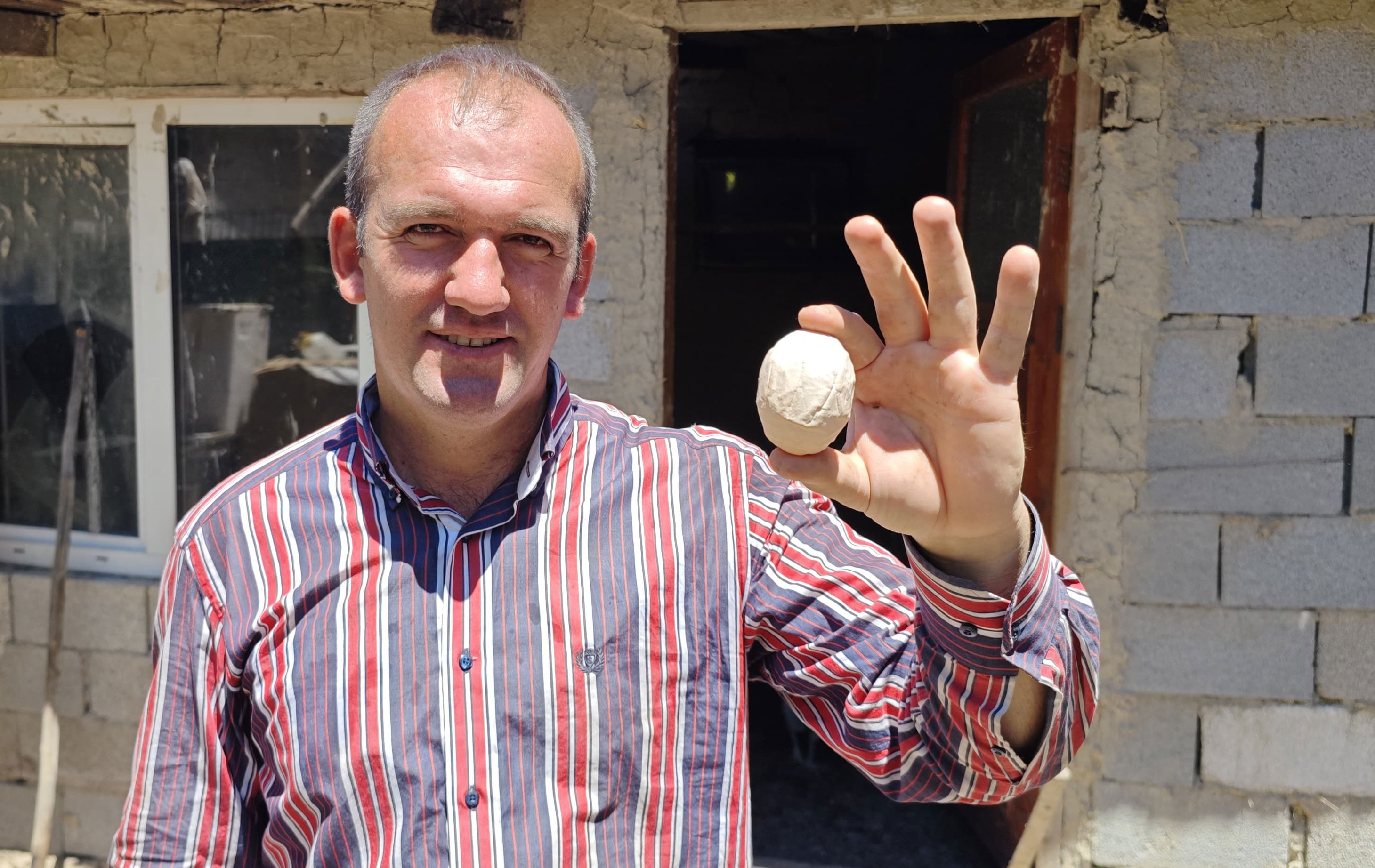 Erzincan’da Tavuk Öyle Bir Yumurta Yumurtladı Ki, Sahipleri Şaştı Kaldı 2