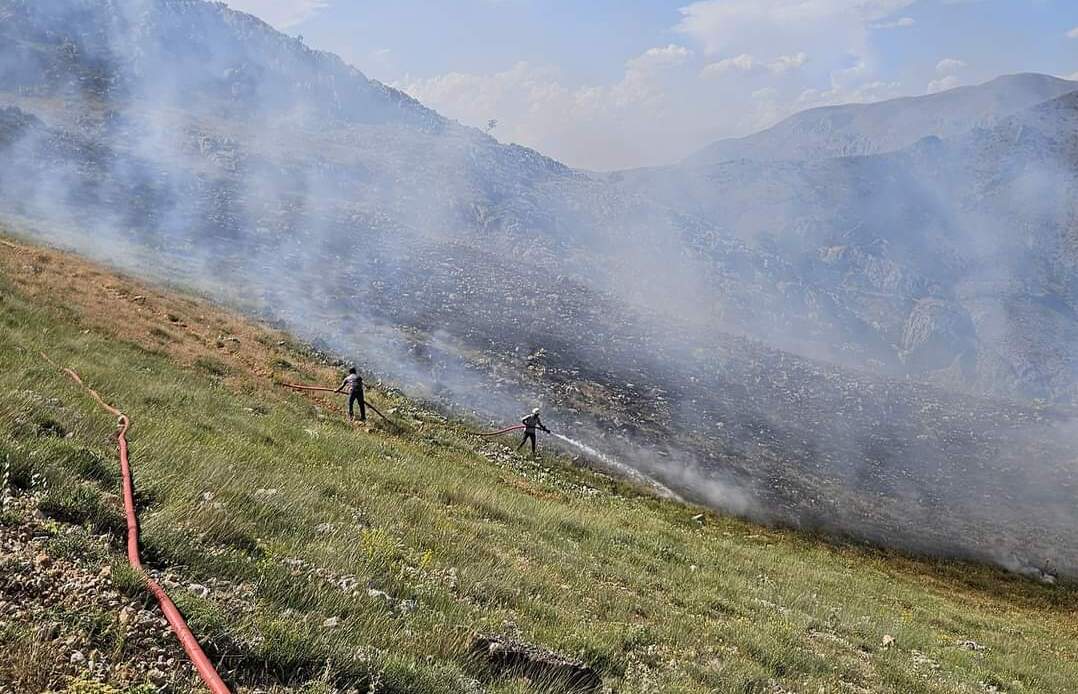 Kemaliye’de Korkutan Mera Yangın (2)