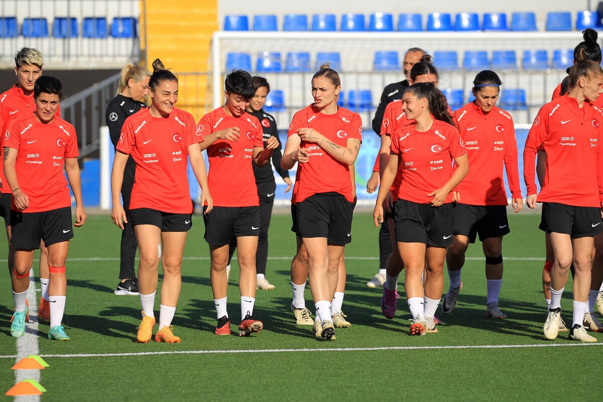 Türkiye Kadın A Milli Futbol Tak