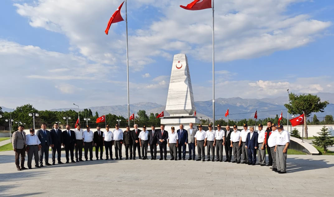 15 Temmuz Yıldönümünde Şehitlik Ziyaret Edildi 1