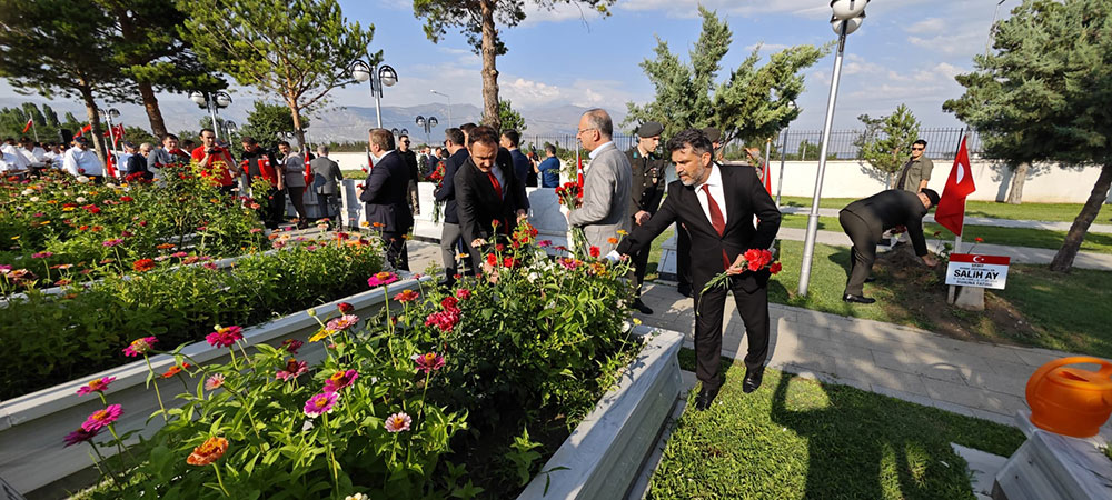 15 Temmuz Yıldönümünde Şehitlik Ziyaret Edildi 2