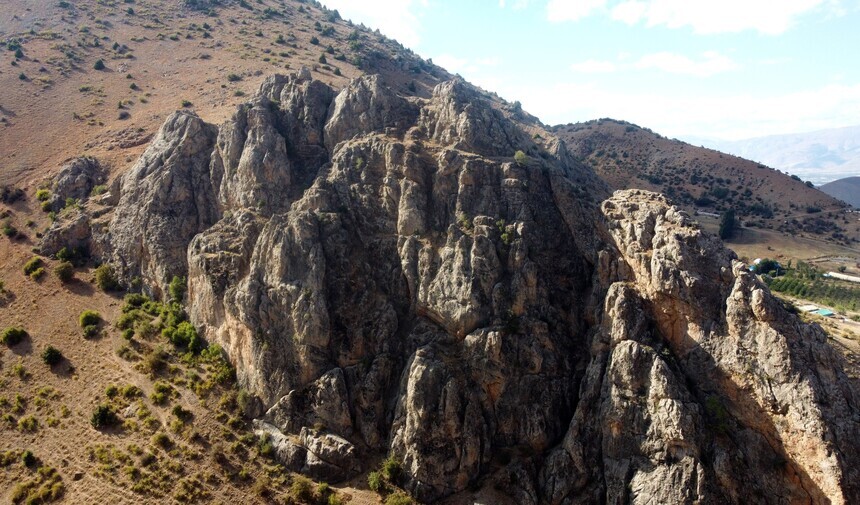 Erzincan Kalesi Görkemli Yapısıyla Büyülüyor (2)