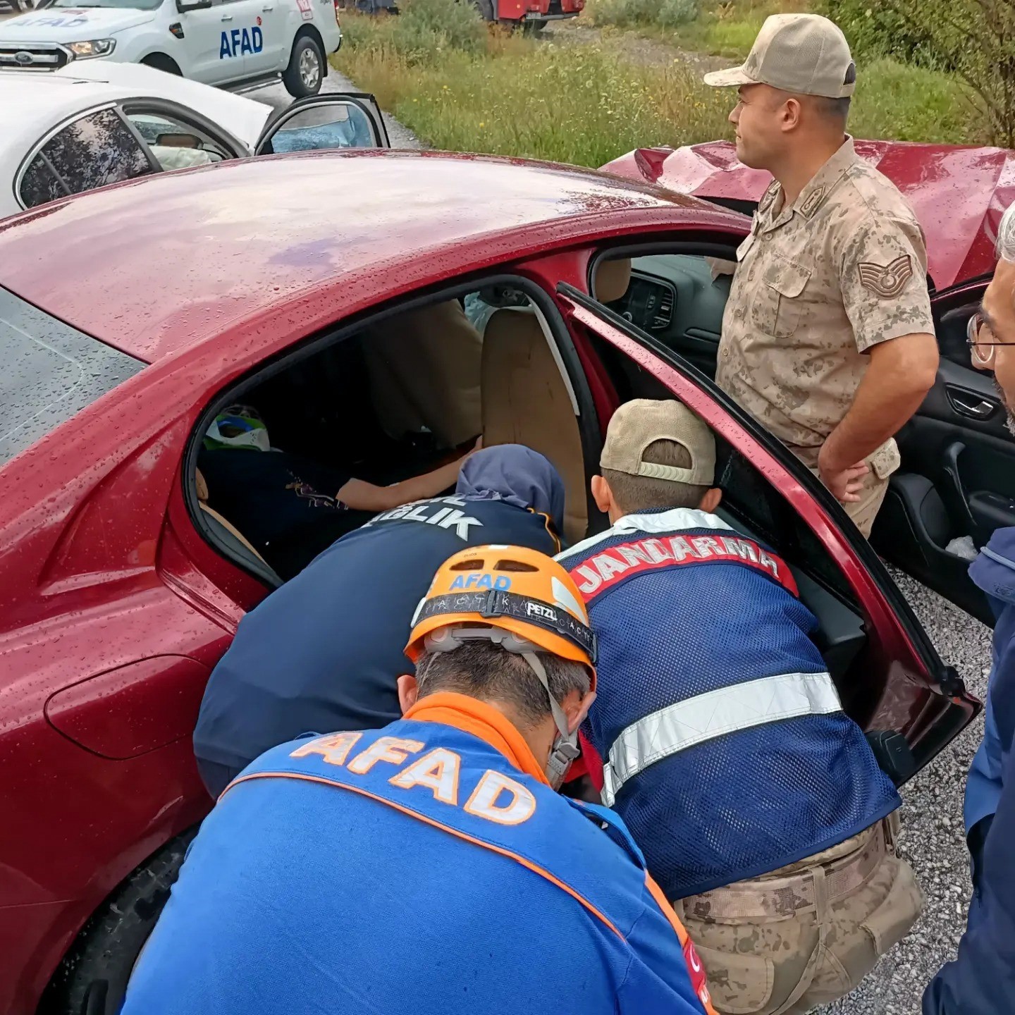 Erzincan Refahiye Karayolunda Iki Otomobil Çarpıştı 4 Yaralı 3