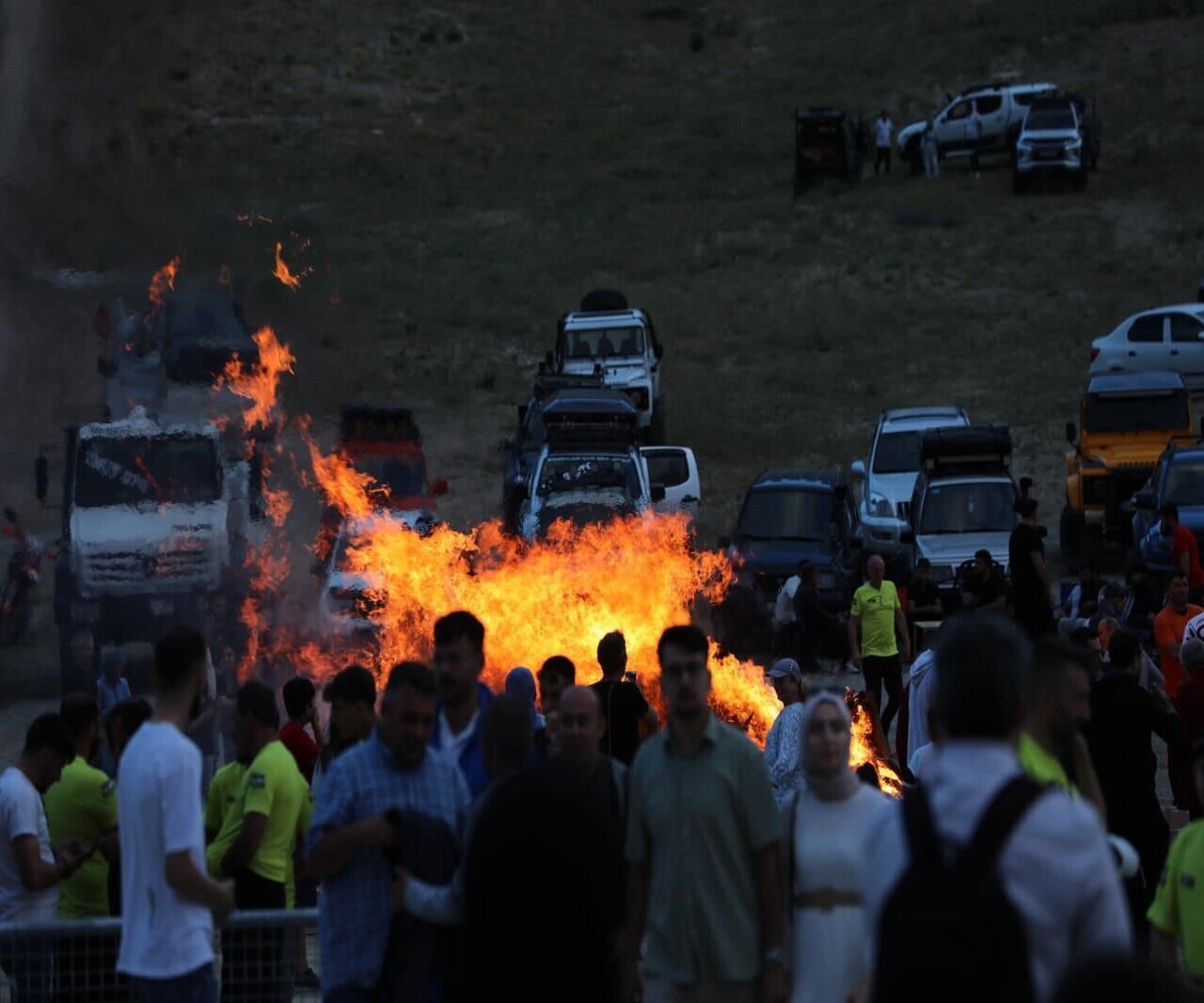 Erzincan’da Dev Kamp Ateşi! Vali